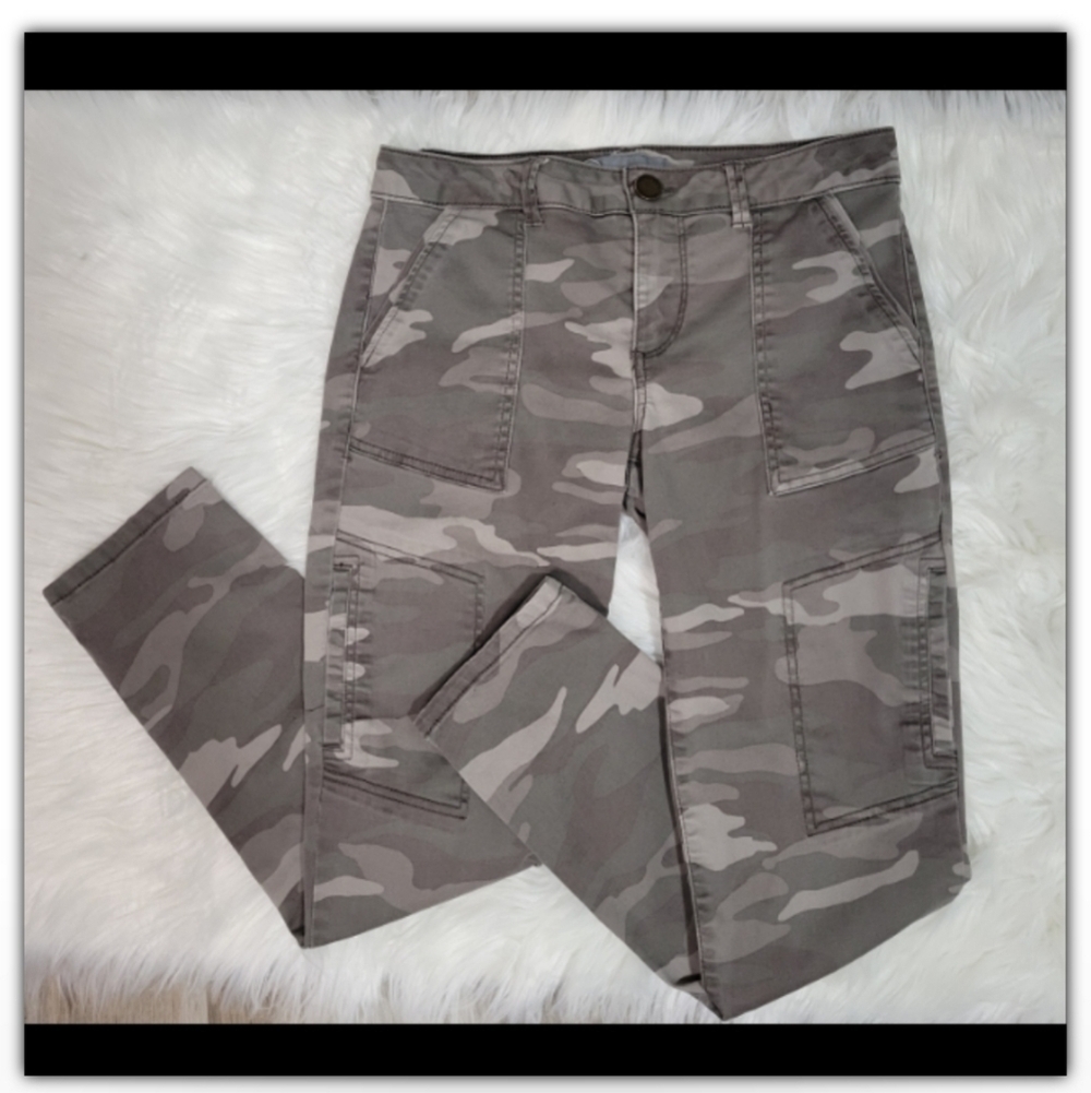 Wit & Wisdom camo cargo style pants size 4P